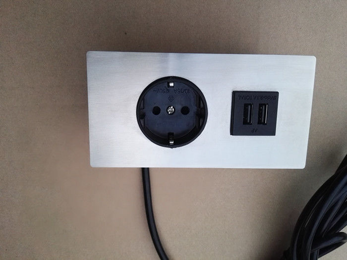 5v 2.1A는 단 하나 EU 마개/이중 USB 위탁을 가진 탁상 가구 전원 출구를 묻었습니다