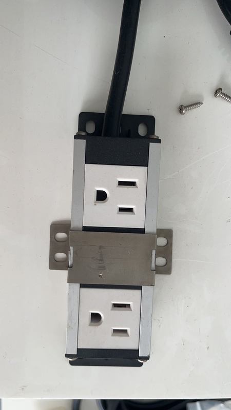 Sturdy and 6 Outlet Power Strip for Network Laboratory and Environments with ETL Certification and Surge Protection